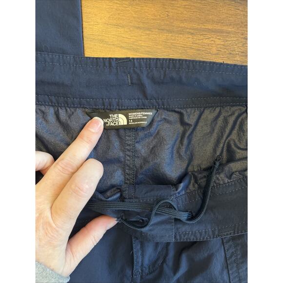 The North Face Womens Sz 14 Cargo Pants Weather Resistant Navy Blue Camping Out - Picture 4 of 9